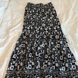 Max Studio Black and White Floral Maxi Skirt